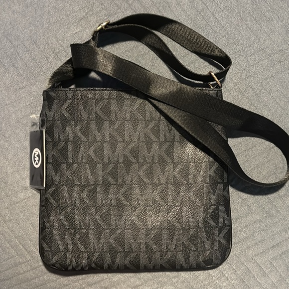 MK purse/ satchel - Picture 3 of 4